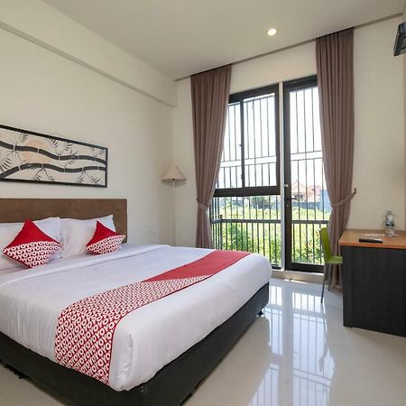 Oyo 697 Olivia Inn Denpasar Legian Esterno foto