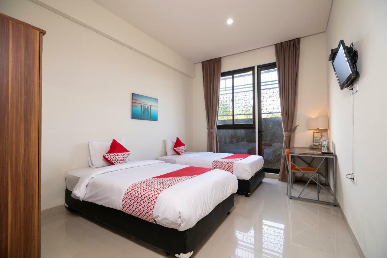 Oyo 697 Olivia Inn Denpasar Legian Esterno foto