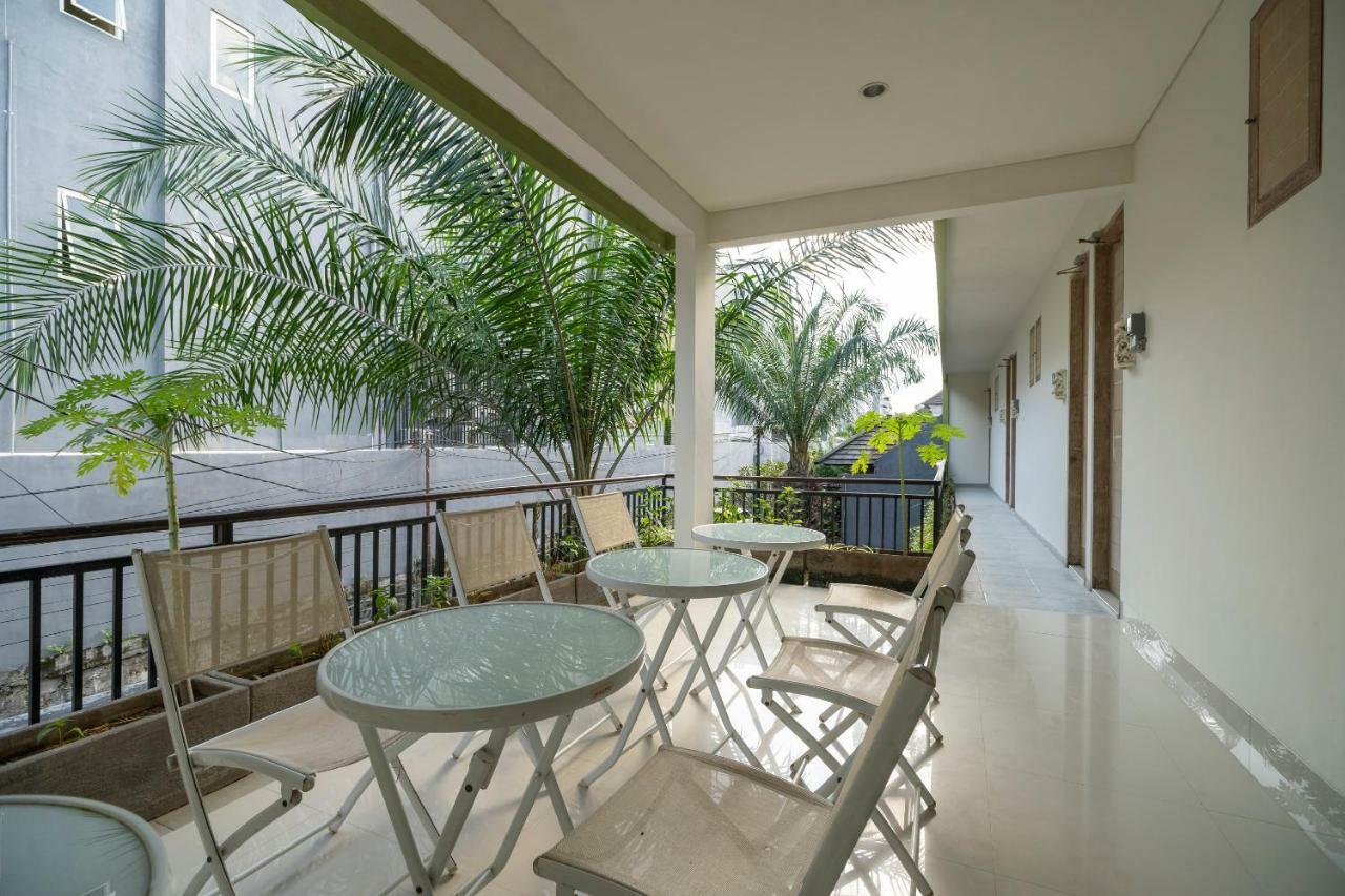 Oyo 697 Olivia Inn Denpasar Legian Esterno foto
